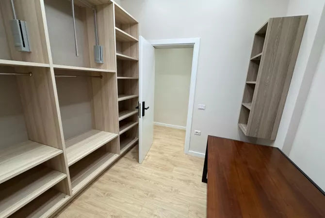 Shtepi ne shitje Apartament ne Tirane, 2+1, Mobilimi E mobiluar, Pagesa 290,000  Euro.