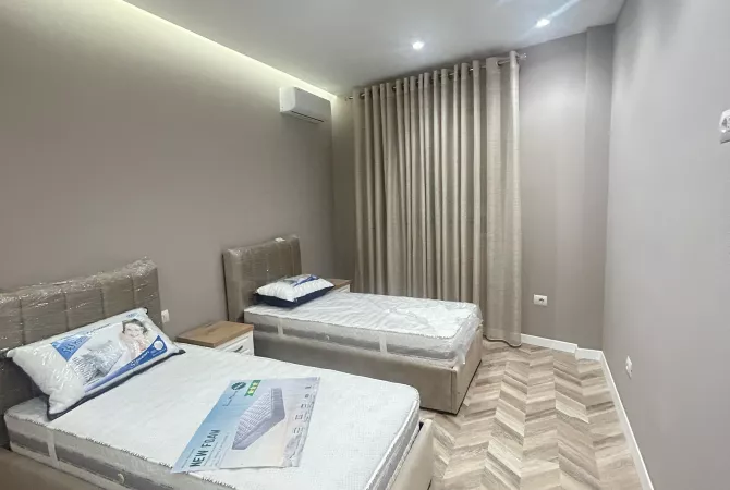 Shtepi ne shitje Apartament ne Tirane, 2+1, Mobilimi E mobiluar, Pagesa 360,000  Euro.
