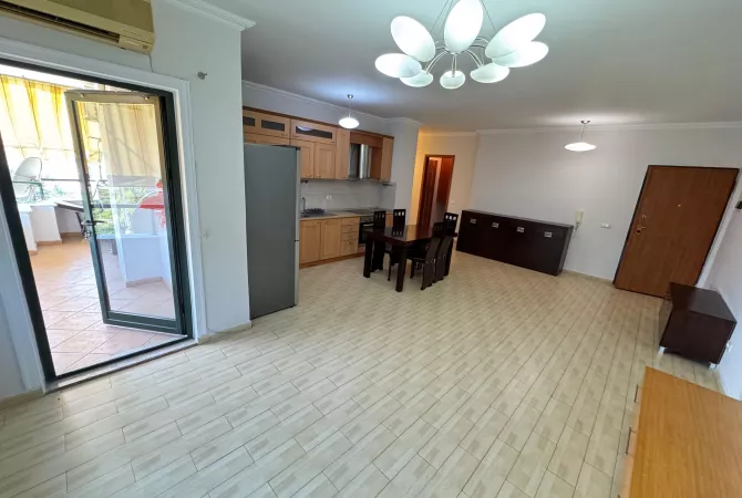 Shtepi me qera Apartament ne Tirane, 2+1, Mobilimi Pjeserisht e mobiluar, Pagesa 700  Euro.