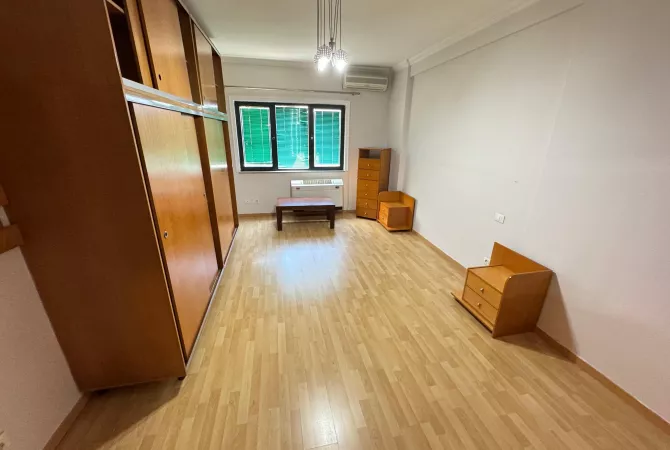 Shtepi me qera Apartament ne Tirane, 2+1, Mobilimi Pjeserisht e mobiluar, Pagesa 700  Euro.