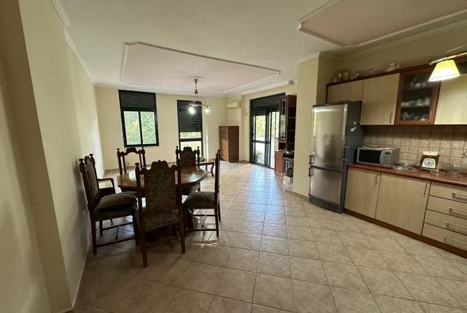 Shtepi me qera Apartament ne Tirane, 3+1, Mobilimi E mobiluar, Pagesa 1,100  Euro.