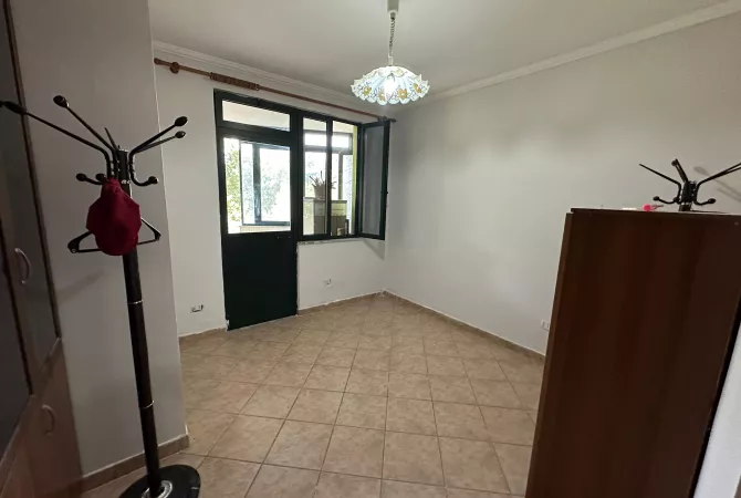 Shtepi me qera Apartament ne Tirane, 3+1, Mobilimi E mobiluar, Pagesa 1,100  Euro.