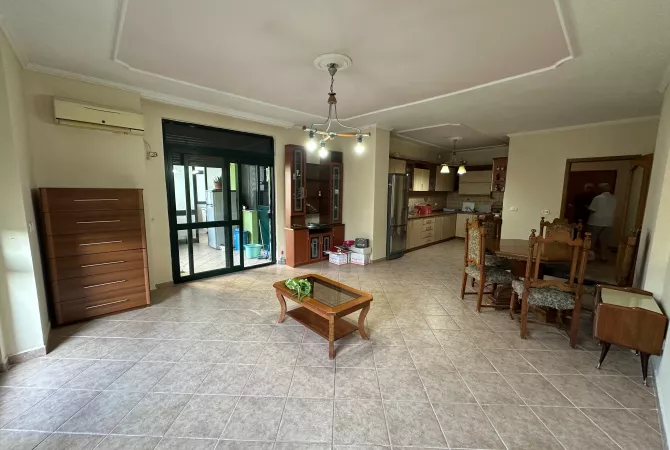 Shtepi me qera Apartament ne Tirane, 3+1, Mobilimi E mobiluar, Pagesa 1,100  Euro.