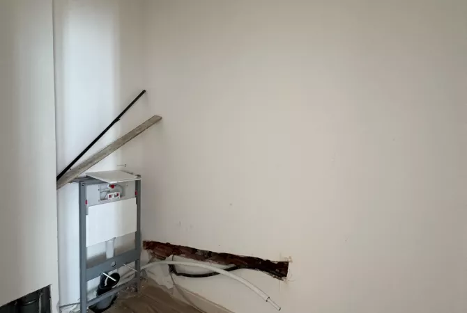 Ambjent biznesi me qera 3+1 ne Tirane - 1,300 Euro