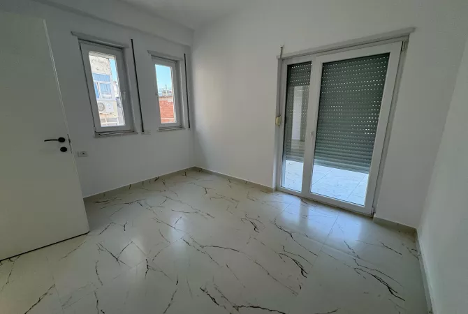 Ambjent biznesi me qera 3+1 ne Tirane - 850 Euro