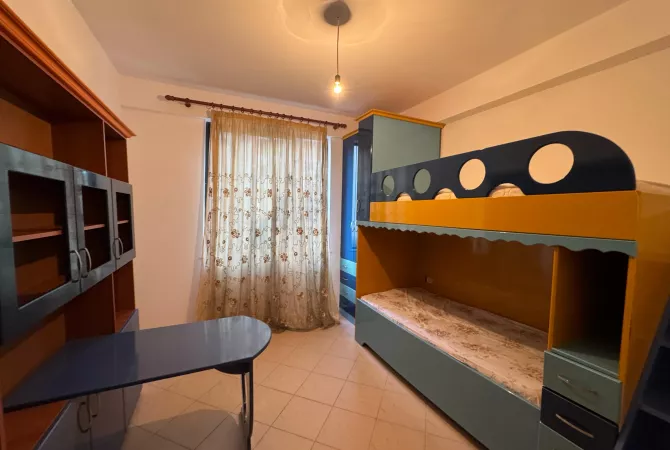 Shtepi me qera 2+1 ne Tirane - 400 Euro