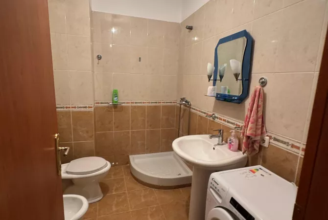 Shtepi me qera 2+1 ne Tirane - 400 Euro