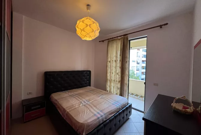 Shtepi me qera Apartament ne Tirane, 2+1, Mobilimi E mobiluar, Pagesa 400  Euro.