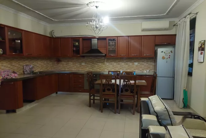 Shtepi me qera Apartament ne Tirane, 2+1, Mobilimi E mobiluar, Pagesa 500  Euro.