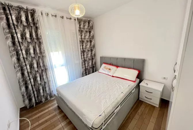 Shtepi me qera Apartament ne Tirane, 2+1, Mobilimi E mobiluar, Pagesa 50,000  Leke.