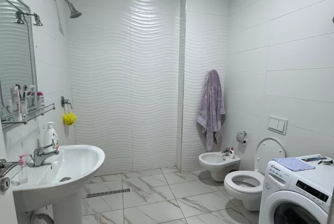 Shtepi me qera Apartament ne Tirane, 2+1, Mobilimi E mobiluar, Pagesa 550  Euro.