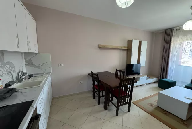 Shtepi me qera Apartament ne Tirane, 2+1, Mobilimi E mobiluar, Pagesa 550  Euro.