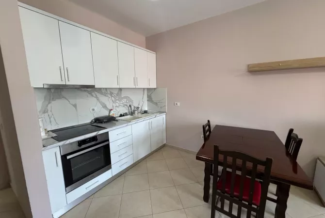 Shtepi me qera Apartament ne Tirane, 2+1, Mobilimi E mobiluar, Pagesa 550  Euro.