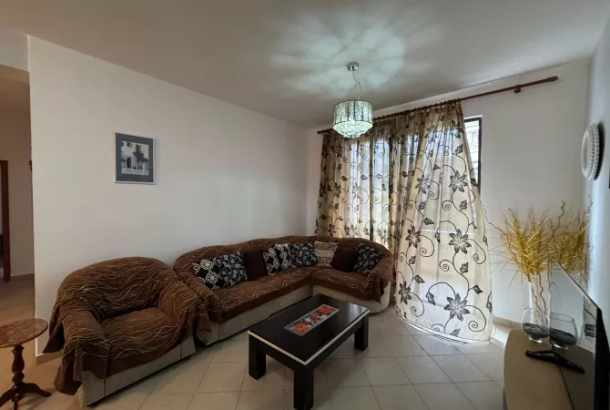 Shtepi me qera 2+1 ne Tirane - 400 Euro