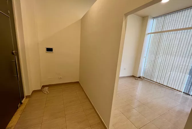  QERA Ambient Biznesi 📍 Prane Ish Ekspozites ,💶 Cmimi 550 Euro Neto