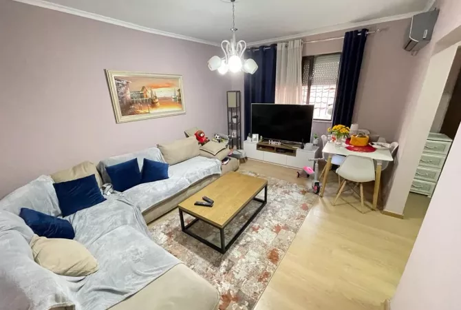 Shtepi me qera Apartament ne Tirane, 1+1, Mobilimi E mobiluar, Pagesa 500  Euro.