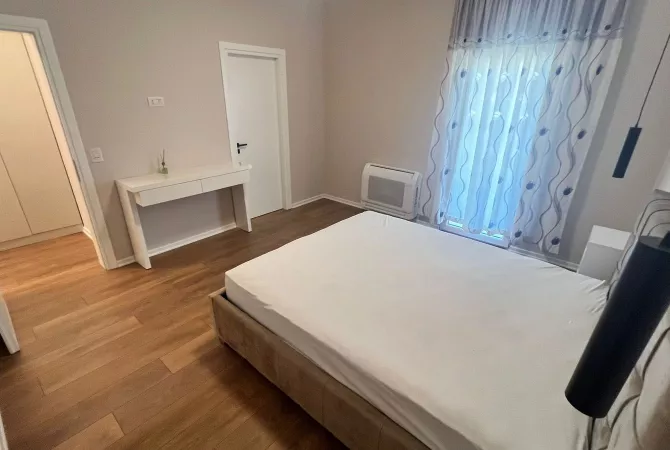 Shtepi me qera Apartament ne Tirane, 2+1, Mobilimi E mobiluar, Pagesa 550  Euro.