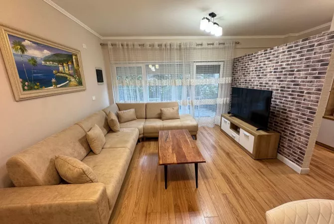 Shtepi me qera 2+1 ne Tirane - 70,000 Leke