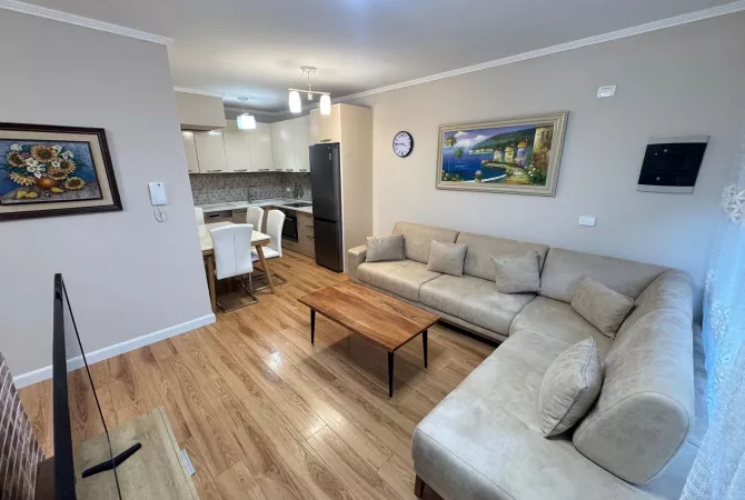Shtepi me qera 2+1 ne Tirane - 70,000 Leke