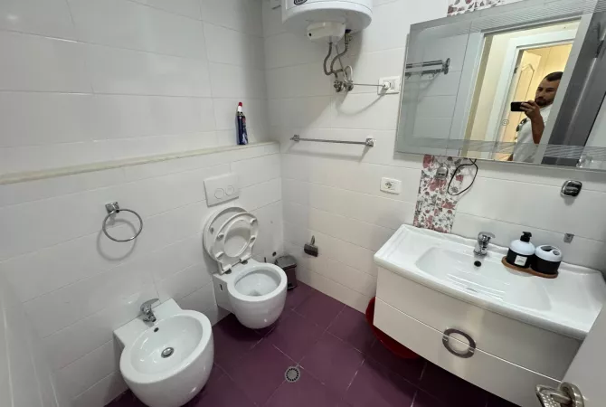 Shtepi me qera Apartament ne Tirane, 2+1, Mobilimi E mobiluar, Pagesa 70,000  Leke.