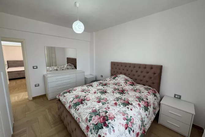 Shtepi me qera Apartament ne Tirane, 2+1, Mobilimi E mobiluar, Pagesa 800  Euro.