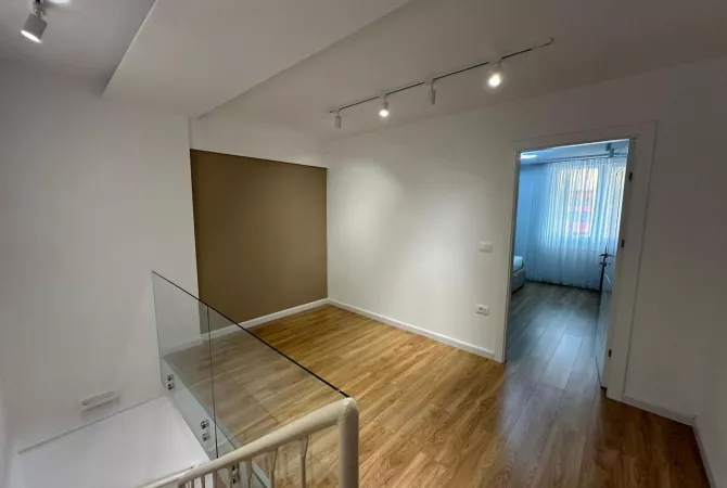 Shtepi me qera 2+1 ne Tirane - 1,400 Euro