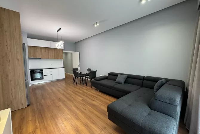 Shtepi me qera 2+1 ne Tirane - 800 Euro