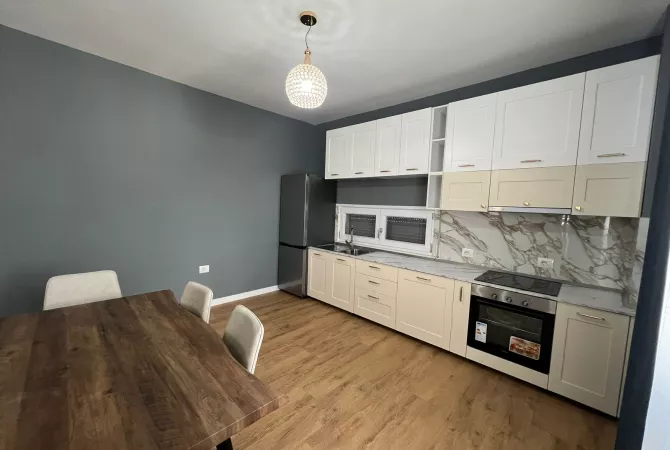 Shtepi me qera Apartament ne Tirane, 2+1, Mobilimi E mobiluar, Pagesa 900  Euro.