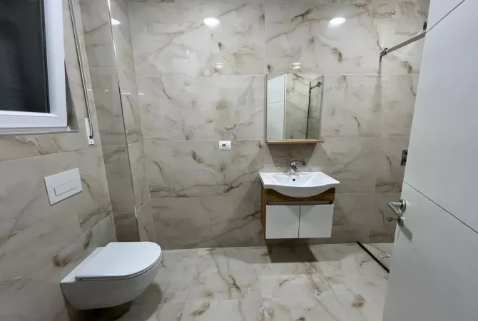 Shtepi me qera Apartament ne Tirane, 2+1, Mobilimi E mobiluar, Pagesa 900  Euro.