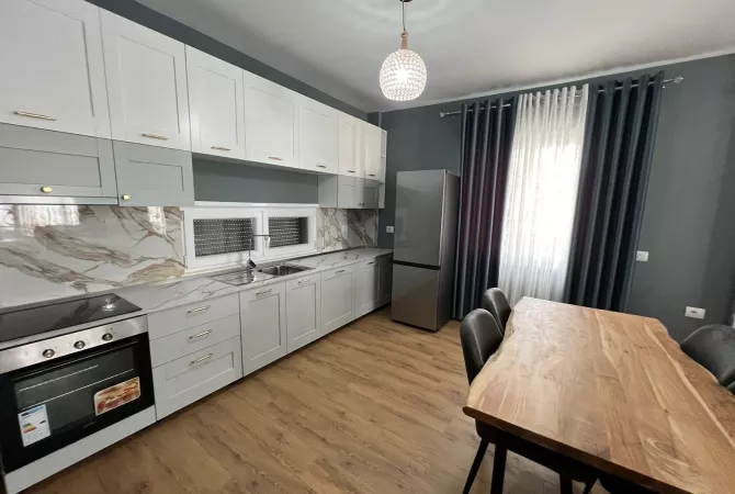 Shtepi me qera Apartament ne Tirane, 2+1, Mobilimi E mobiluar, Pagesa 900  Euro.