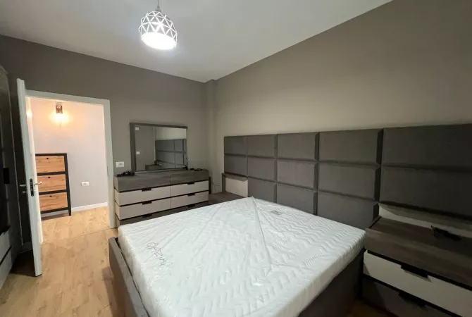 Shtepi me qera Apartament ne Tirane, 2+1, Mobilimi E mobiluar, Pagesa 900  Euro.