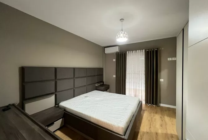 Shtepi me qera Apartament ne Tirane, 2+1, Mobilimi E mobiluar, Pagesa 900  Euro.
