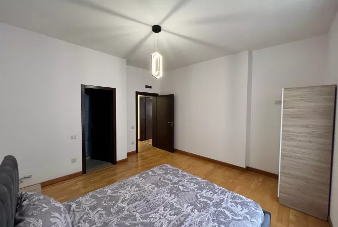 Shtepi me qera Apartament ne Tirane, 2+1, Mobilimi E mobiluar, Pagesa 450  Euro.