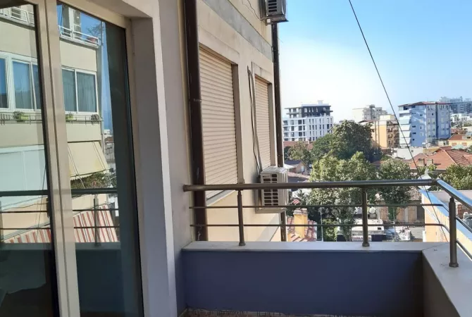 Shtepi me qera Apartament ne Tirane, 2+1, Mobilimi E mobiluar, Pagesa 650  Euro.