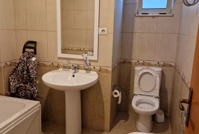 Shtepi me qera Apartament ne Tirane, 2+1, Mobilimi E mobiluar, Pagesa 650  Euro.