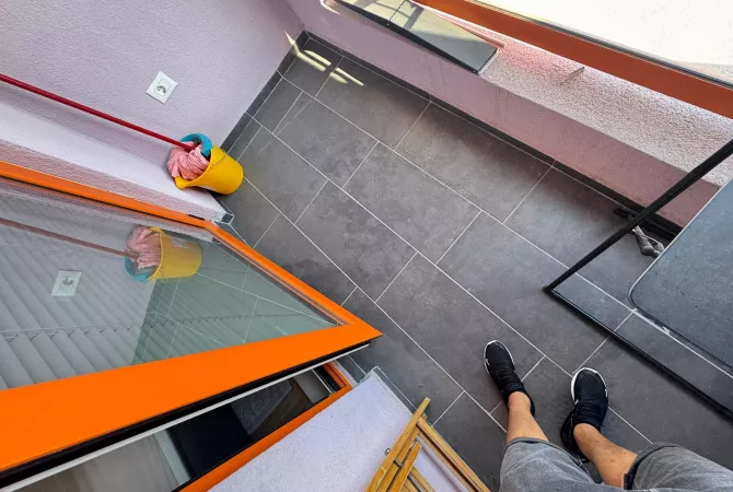 Shtepi ne shitje Apartament ne Tirane, 1+1, Mobilimi E mobiluar, Pagesa 72,000  Euro.