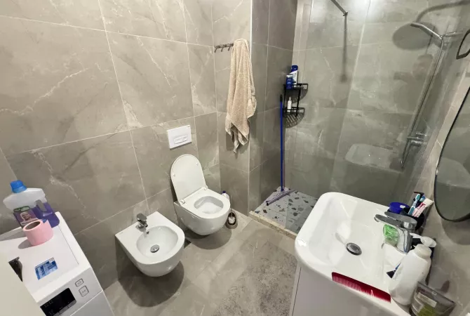 Shtepi ne shitje Apartament ne Tirane, 1+1, Mobilimi E mobiluar, Pagesa 72,000  Euro.