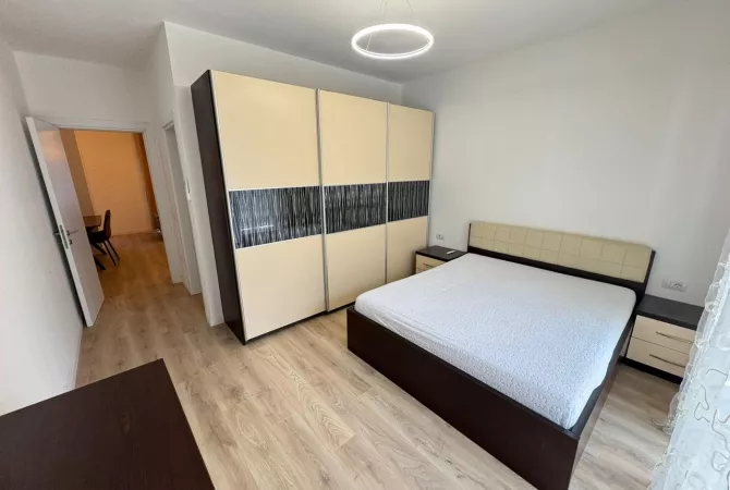 Shtepi me qera Apartament ne Tirane, 2+1, Mobilimi E mobiluar, Pagesa 650  Euro.