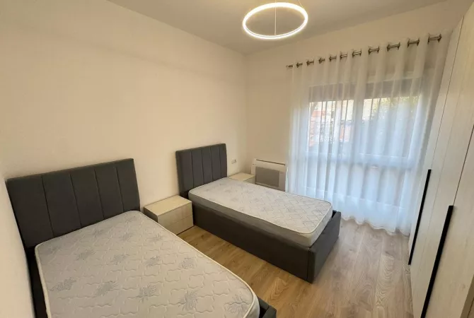 Shtepi me qera Apartament ne Tirane, 2+1, Mobilimi E mobiluar, Pagesa 650  Euro.