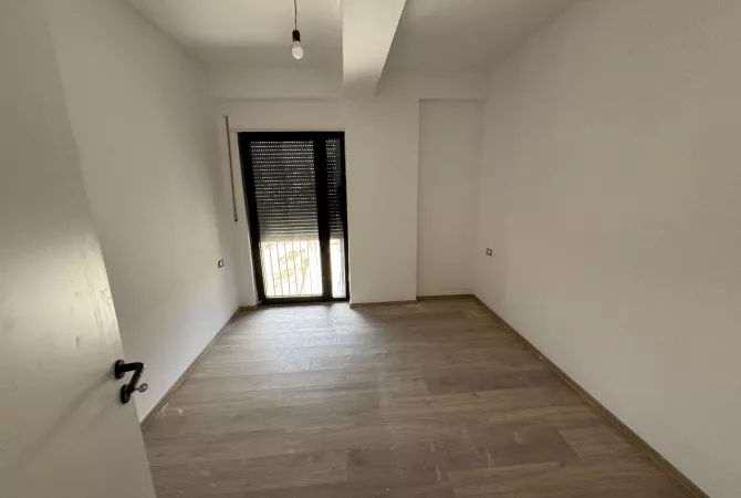 Shtepi ne shitje Apartament ne Tirane, 2+1, Mobilimi Bosh, pa mobiluar, Pagesa 176,000  Euro.