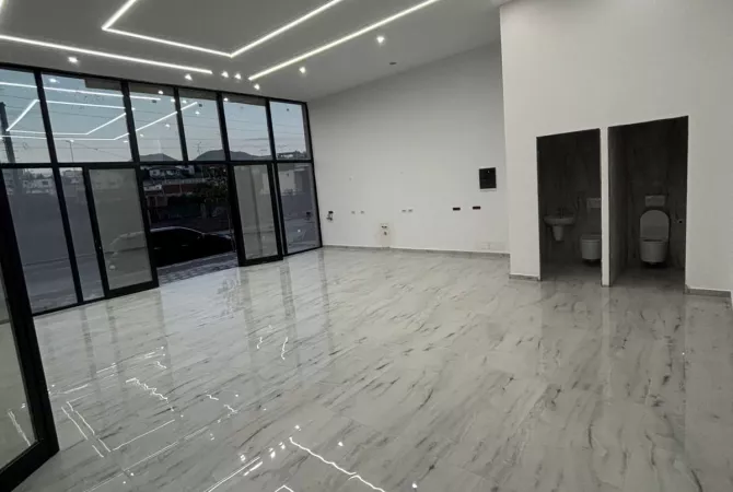 📣 Shitet Dyqan 📍 Paskuqan, prane Spitalit dhe Shkolles Paskuqan💶 Cmimi total: 214,600 Euro