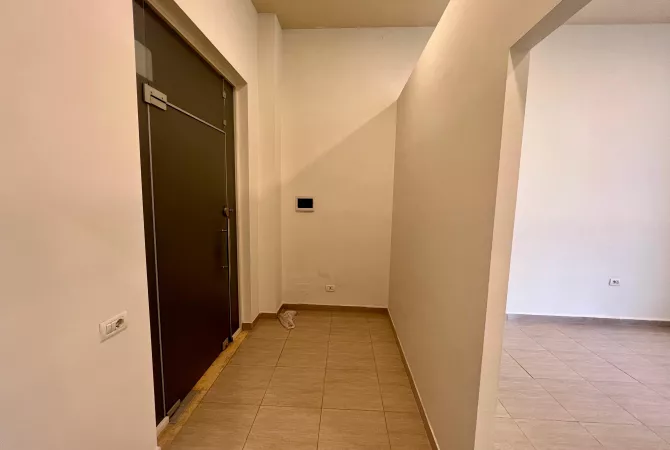 Ambient biznesi me qera 3+1 ne Tirane - 600 Euro