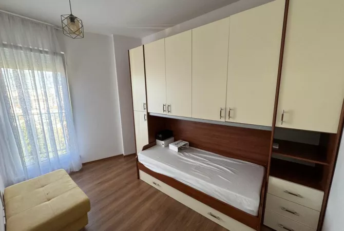 Shtepi me qera Apartament ne Tirane, 3+1, Mobilimi E mobiluar, Pagesa 80,000  Leke.