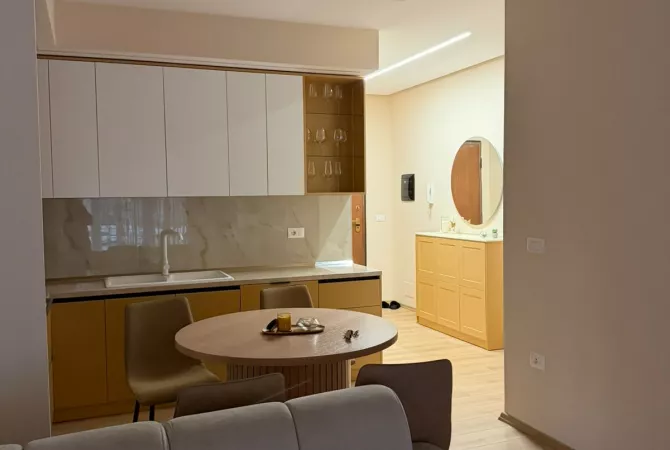 Shtepi me qera Apartament ne Tirane, 2+1, Mobilimi E mobiluar, Pagesa 90,000  Leke.