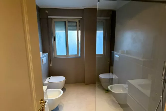 Shtepi me qera Apartament ne Tirane, 2+1, Mobilimi E mobiluar, Pagesa 90,000  Leke.