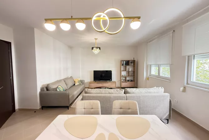 Shtepi me qera Apartament ne Tirane, 2+1, Mobilimi E mobiluar, Pagesa 75,000  Leke.