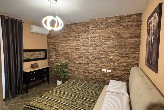 Shtepi me qera Apartament ne Tirane, 2+1, Mobilimi E mobiluar, Pagesa 70,000  Leke.