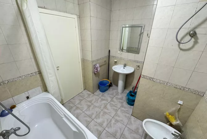 Shtepi me qera Apartament ne Tirane, 1+1, Mobilimi E mobiluar, Pagesa 60,000  Leke.