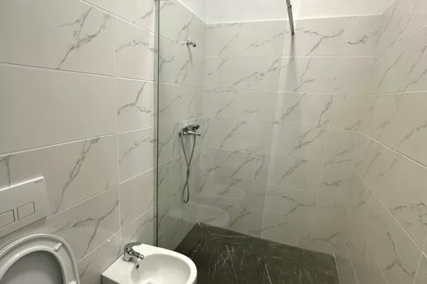 Shtepi me qera Apartament ne Tirane, 2+1, Mobilimi E mobiluar, Pagesa 75,000  Leke.