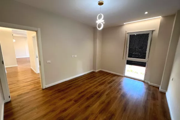 Shtepi ne shitje Apartament ne Tirane, 2+1, Mobilimi Bosh, pa mobiluar, Pagesa 185,000  Euro.